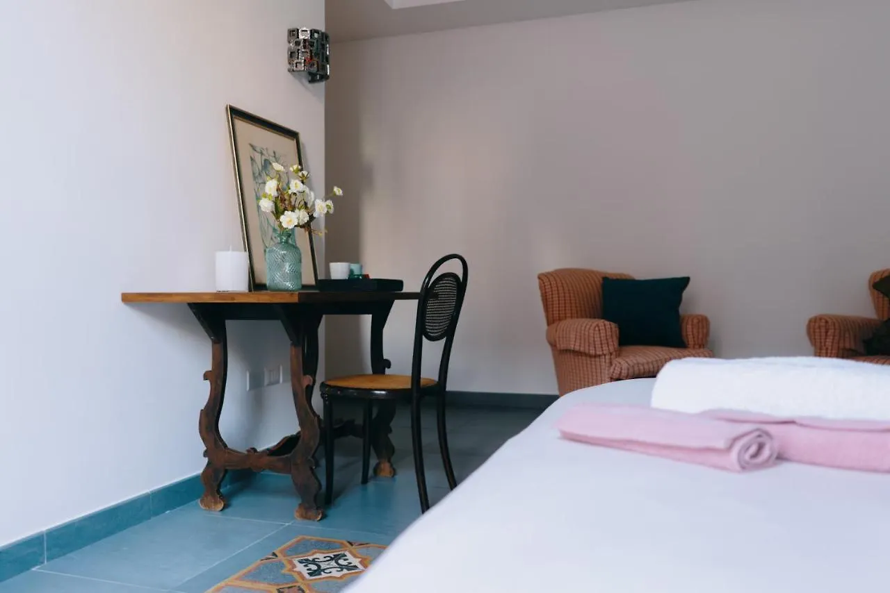 Janare - Rooms & Terrace Naples Bed & Breakfast